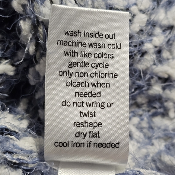 NWT So blue & white fuzzy sweater in size XS - Picture 7 of 7